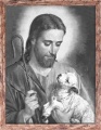Obraz religijny Jezus Chrystus Dobry Pasterz w ramie brązowej z przetarciami