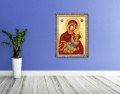 Obraz religijny na płótnie Matka Boża Karmiąca w ramie z ornamentem
