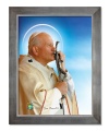 Obraz religijny Święty Jan Paweł II całujący pastorał w ramie srebrnej